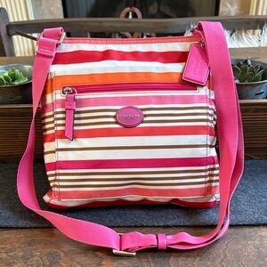 EUC - Coach Getaway Signature Nylon Crossbody Bag